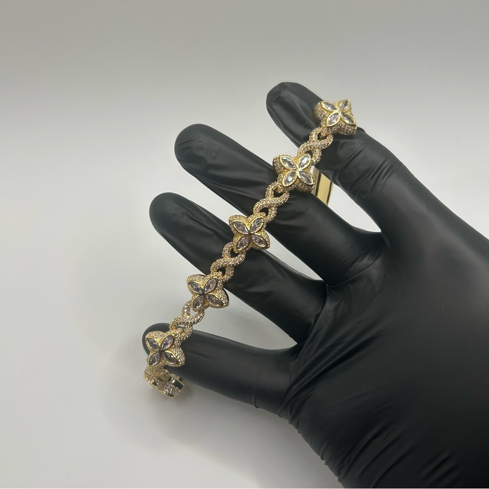 Moissanite Clover Bracelet Gold VVS1 Iced Out 8 Inches Brand New Stainless Steel